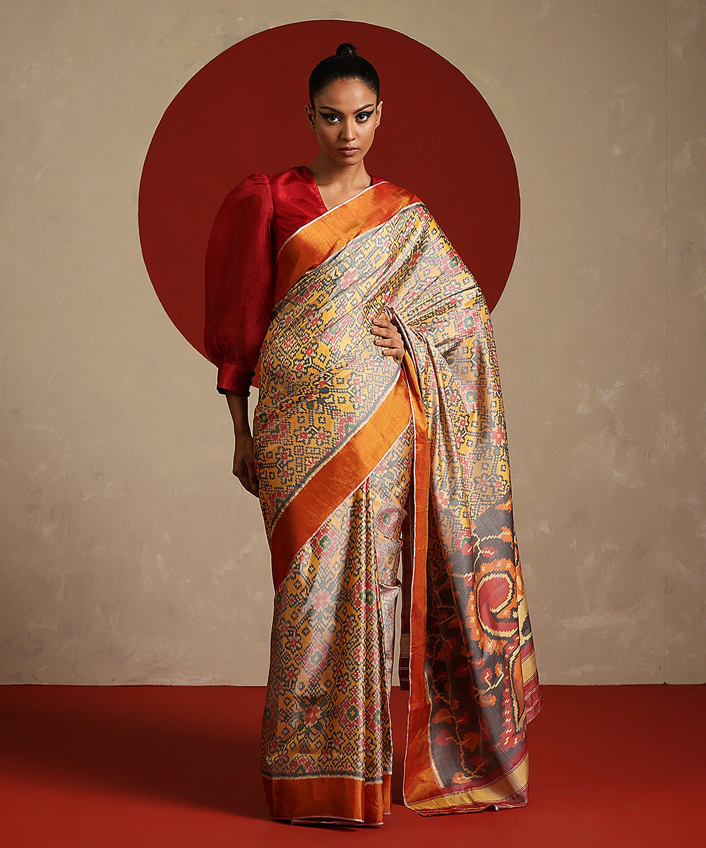 Offwhite_Double_Shade_Handloom_Pure_Mulberry_Silk_Ikat_Patola_Saree_With_Tissue_Border_WeaverStory_02