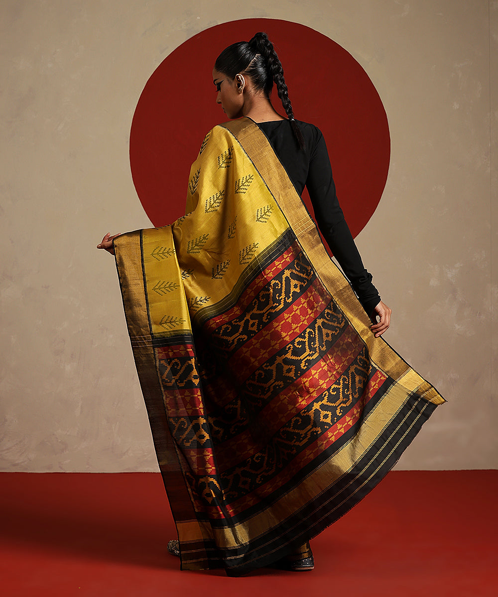 Handloom_Black_And_Gold_Pure_Mulberry_Silk_Ikat_Patola_Saree_With_Tissue_Border_WeaverStory_03