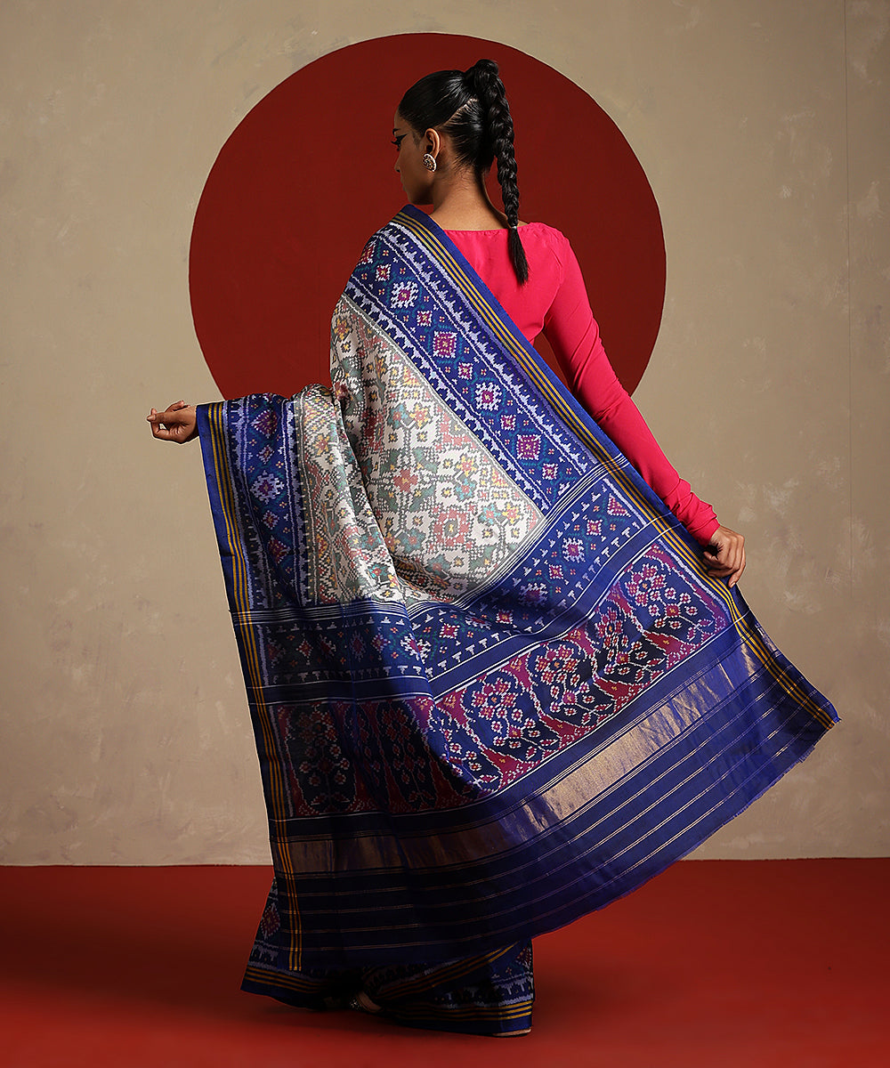 Handloom_Offwhite_Navy_Blue_Double_Shade_Pure_Mulberry_Silk_Single_Ikat_Patola_Saree_WeaverStory_03