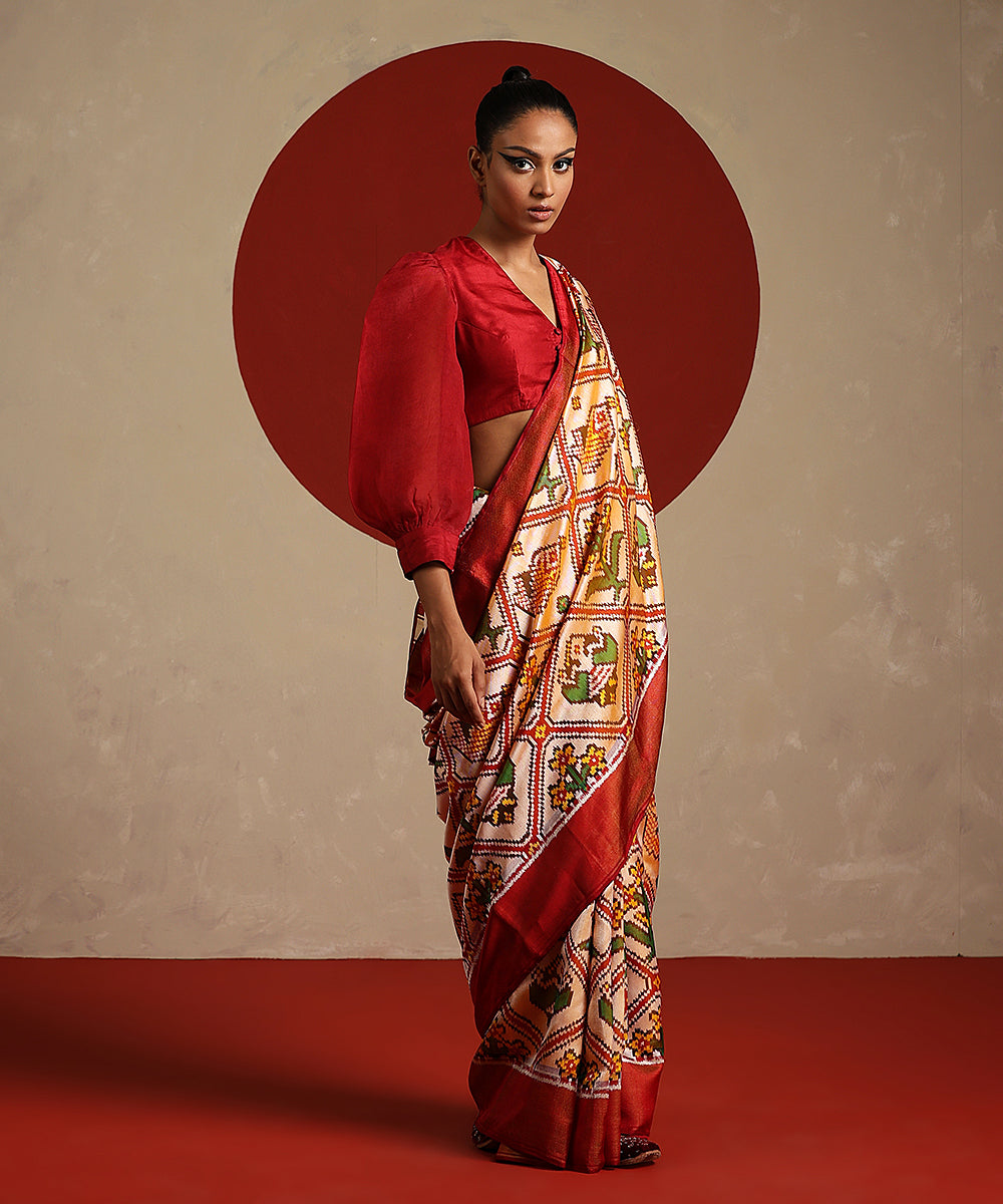 Peach_And_Maroon_Handloom_Pure_Mulberry_Silk_Single_Ikat_Patola_Saree_WeaverStory_03