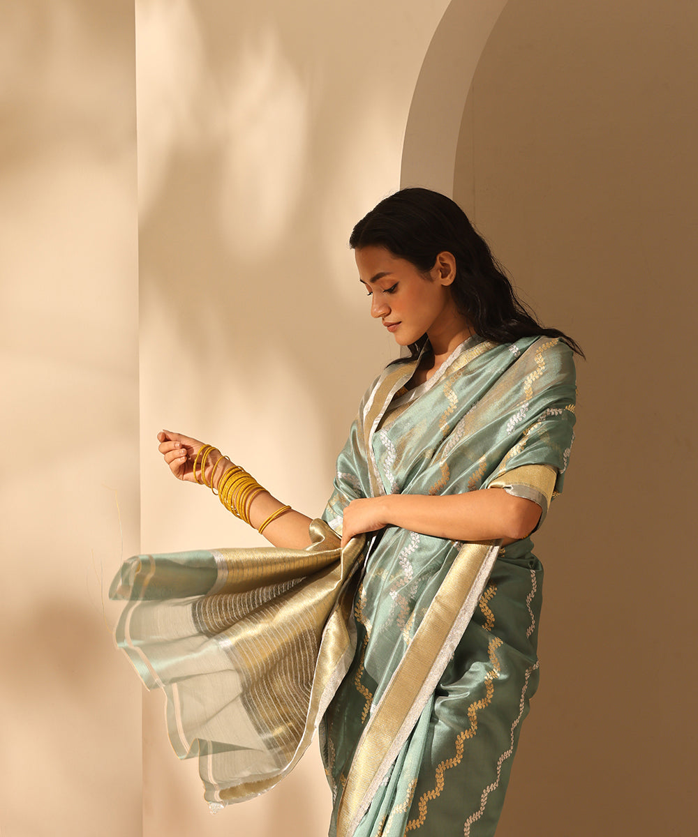 Handloom_Sage_Green_Double_Shade_Pure_Chanderi_Silk_Saree_With_All_Over_Sona_Rupa_Jaal_WeaverStory_01