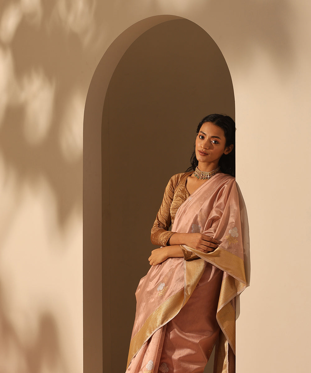 Handloom_Pastel_Puce_Pink_Pure_Chanderi_Silk_Saree_With_All_Over_Kadhwa_Sona_Rupa_Gulab_Motif_WeaverStory_01