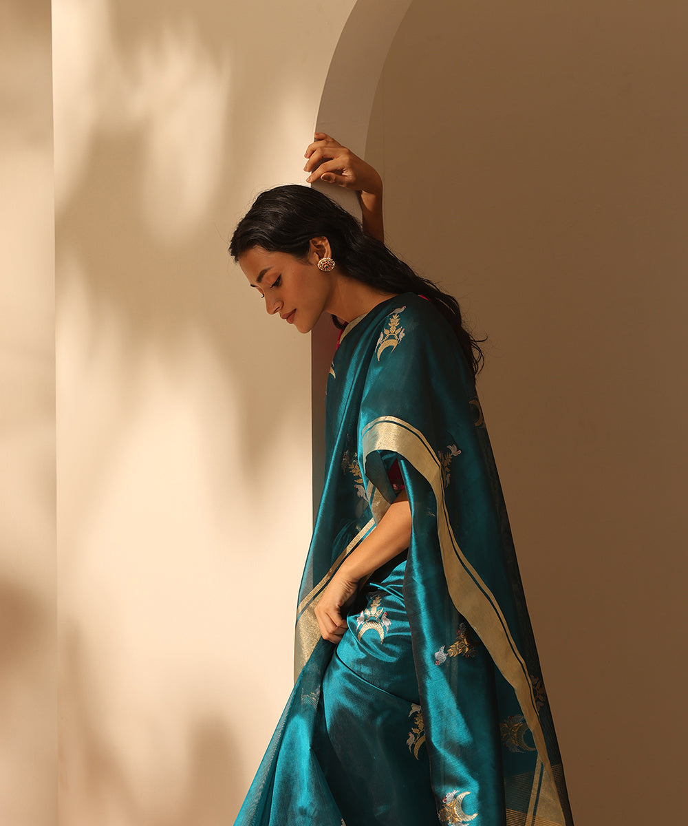 Handloom_Deep_Teal_Pure_Chanderi_Silk_Saree_With_All_Over_Chand_And_Chidiyaa_Motif_WeaverStory_01