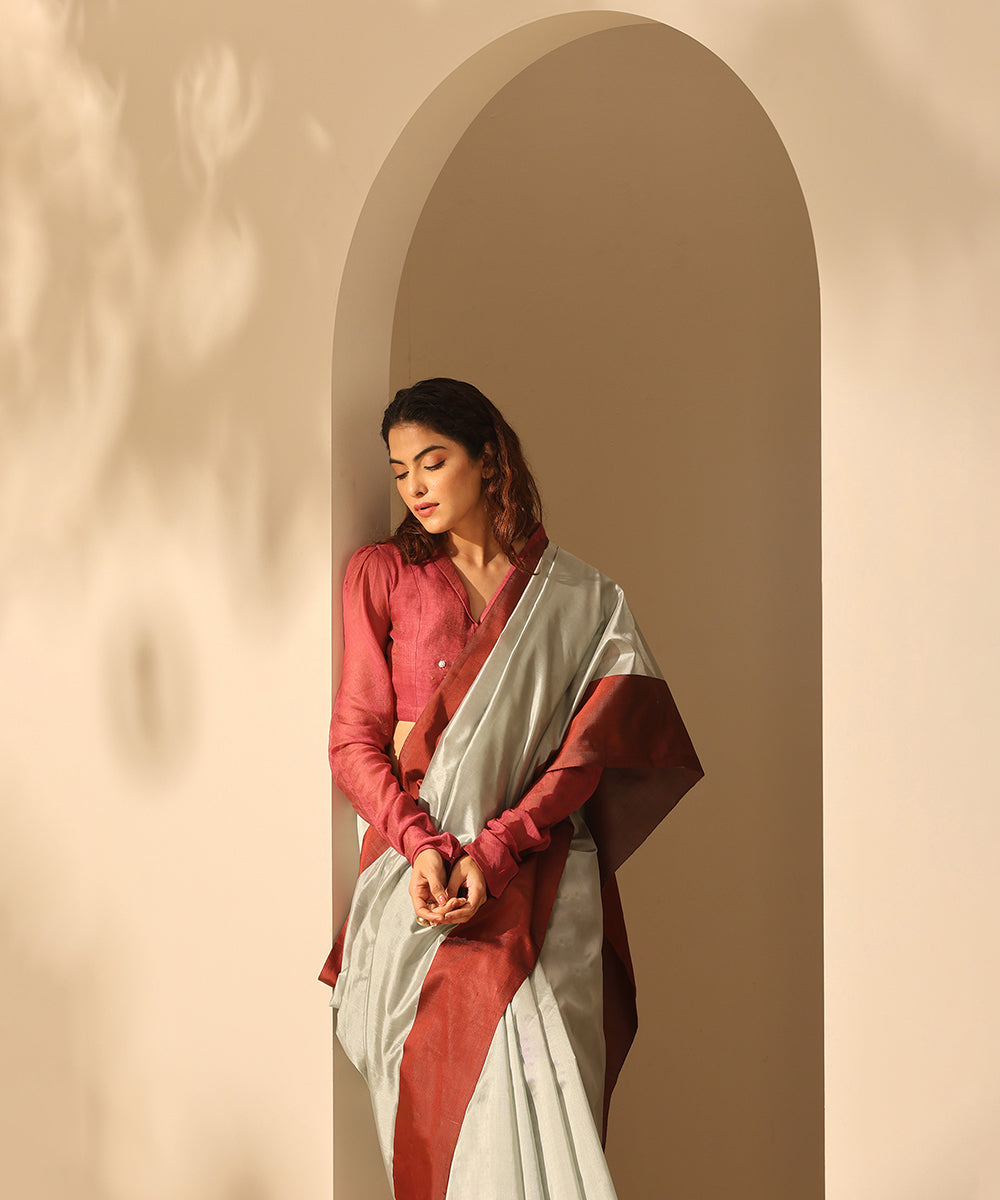 Handloom_Steel_Grey_Plain_Pure_Chanderi_Silk_Saree_With_Maroon_Mashroo_Border_WeaverStory_01