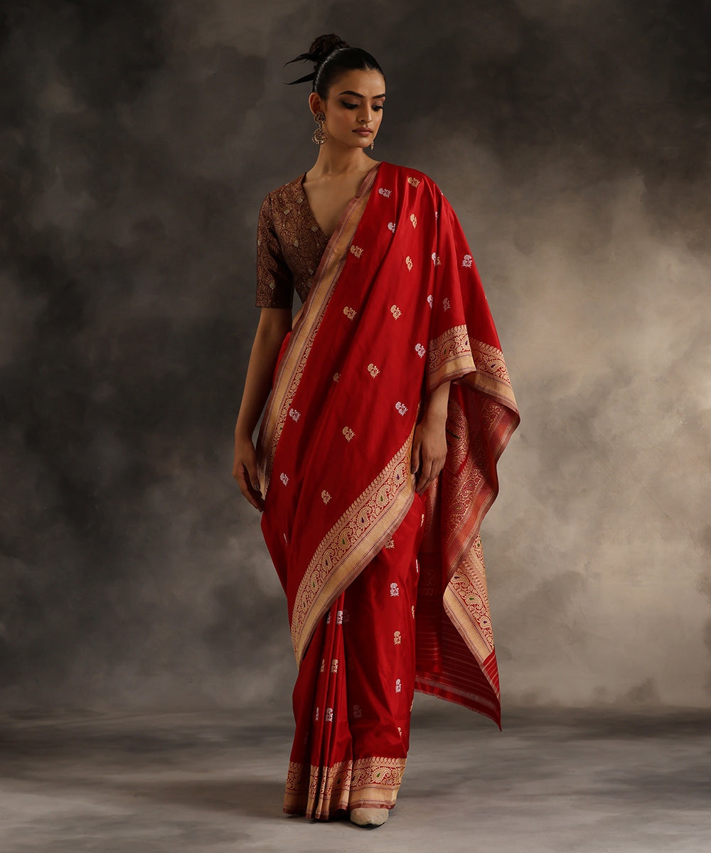 Red_Handloom_Pure_Katan_Silk_Banarasi_Saree_With_Sona_Rupa_Booti_WeaverStory_02