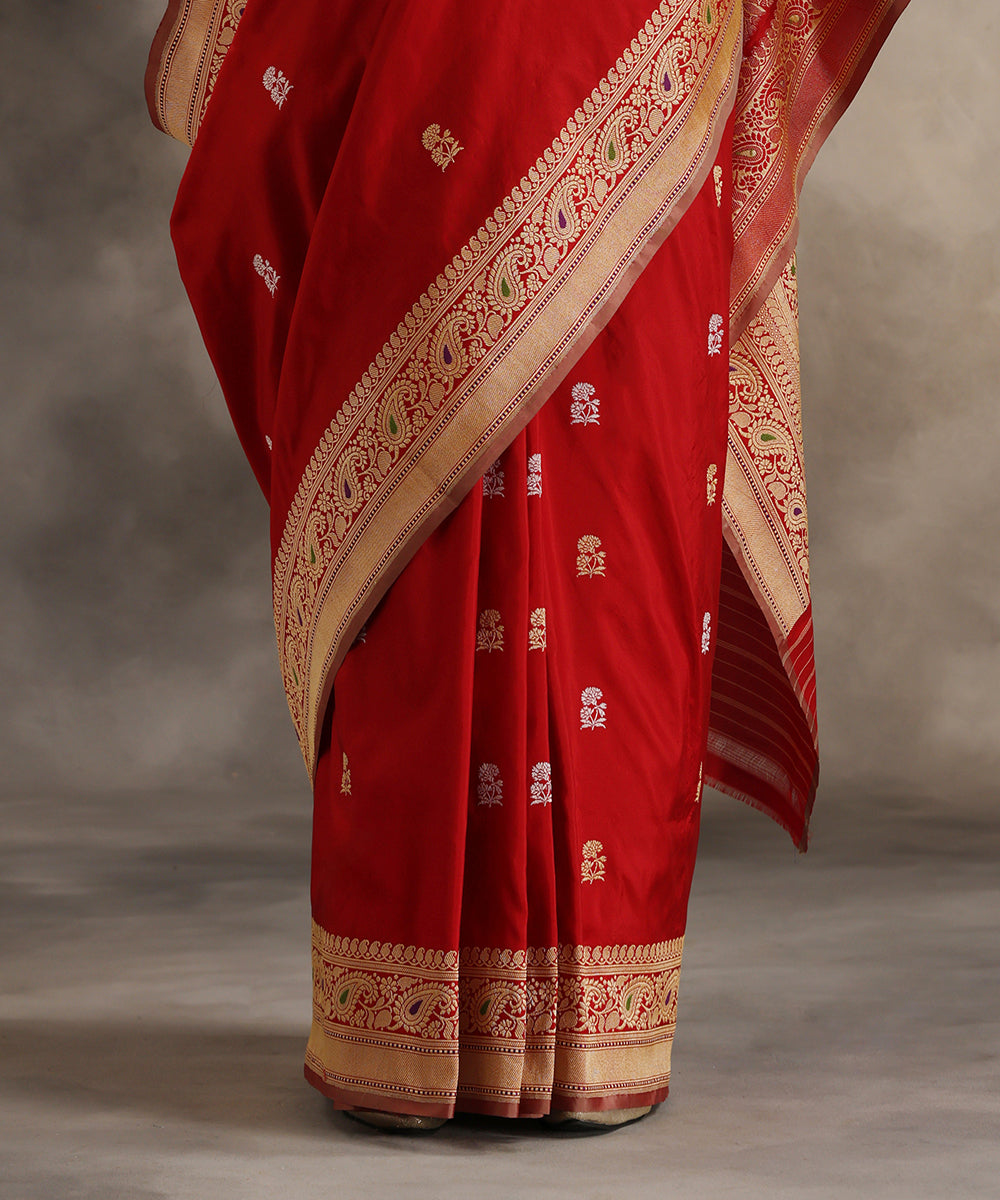 Red_Handloom_Pure_Katan_Silk_Banarasi_Saree_With_Sona_Rupa_Booti_WeaverStory_04