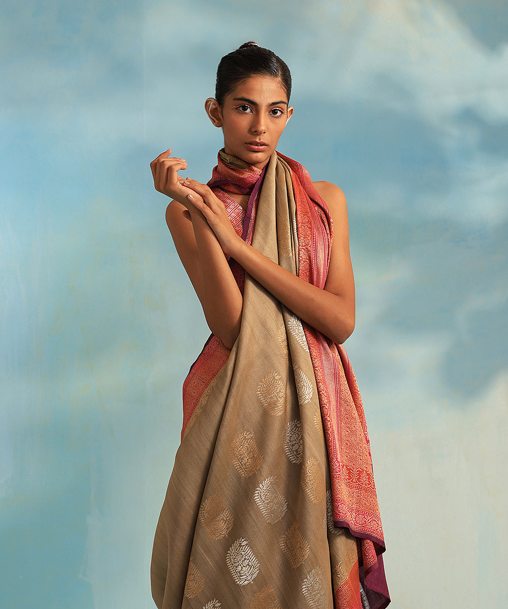 Handloom_Beige_Pure_Pure_Tussar_Georgette_Banarasi_Saree_With_Alfi_Sona_Rupa_Booti_WeaverStory_01