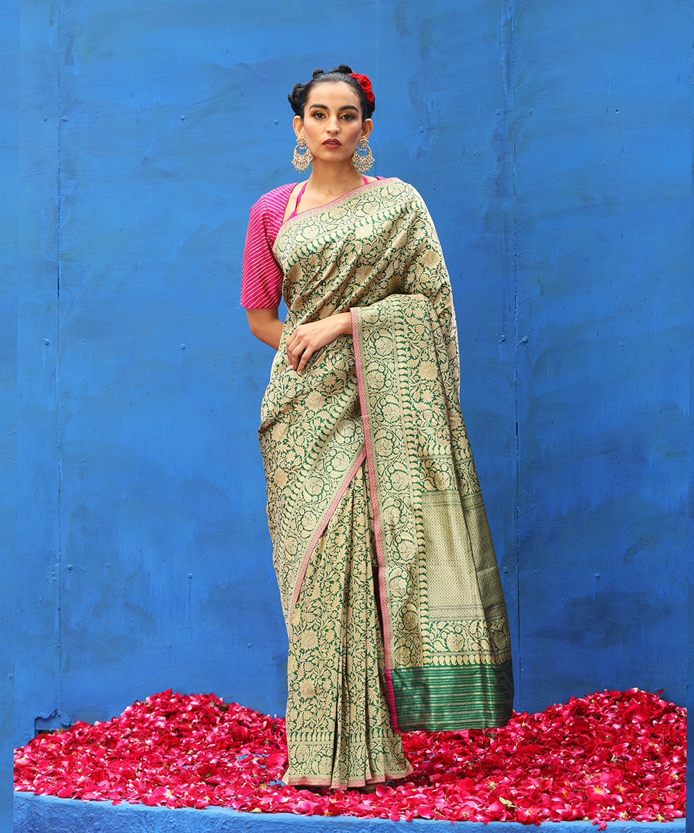 Green_Handloom_Pure_Katan_Silk_Banarasi_Saree_With_Kadhwa_Border_And_Purple_Selvedge_WeaverStory_02
