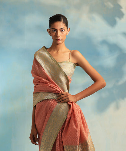 Salmon_Pink_Handloom_Pure_Kora_Tissue_Banarasi_Saree_With_All_Over_Thread_Work_WeaverStory_01