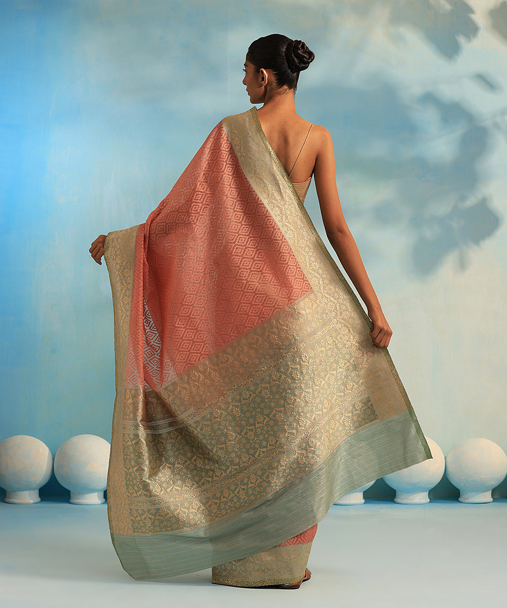 Salmon_Pink_Handloom_Pure_Kora_Tissue_Banarasi_Saree_With_All_Over_Thread_Work_WeaverStory_03