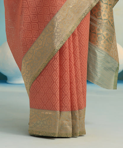 Salmon_Pink_Handloom_Pure_Kora_Tissue_Banarasi_Saree_With_All_Over_Thread_Work_WeaverStory_04