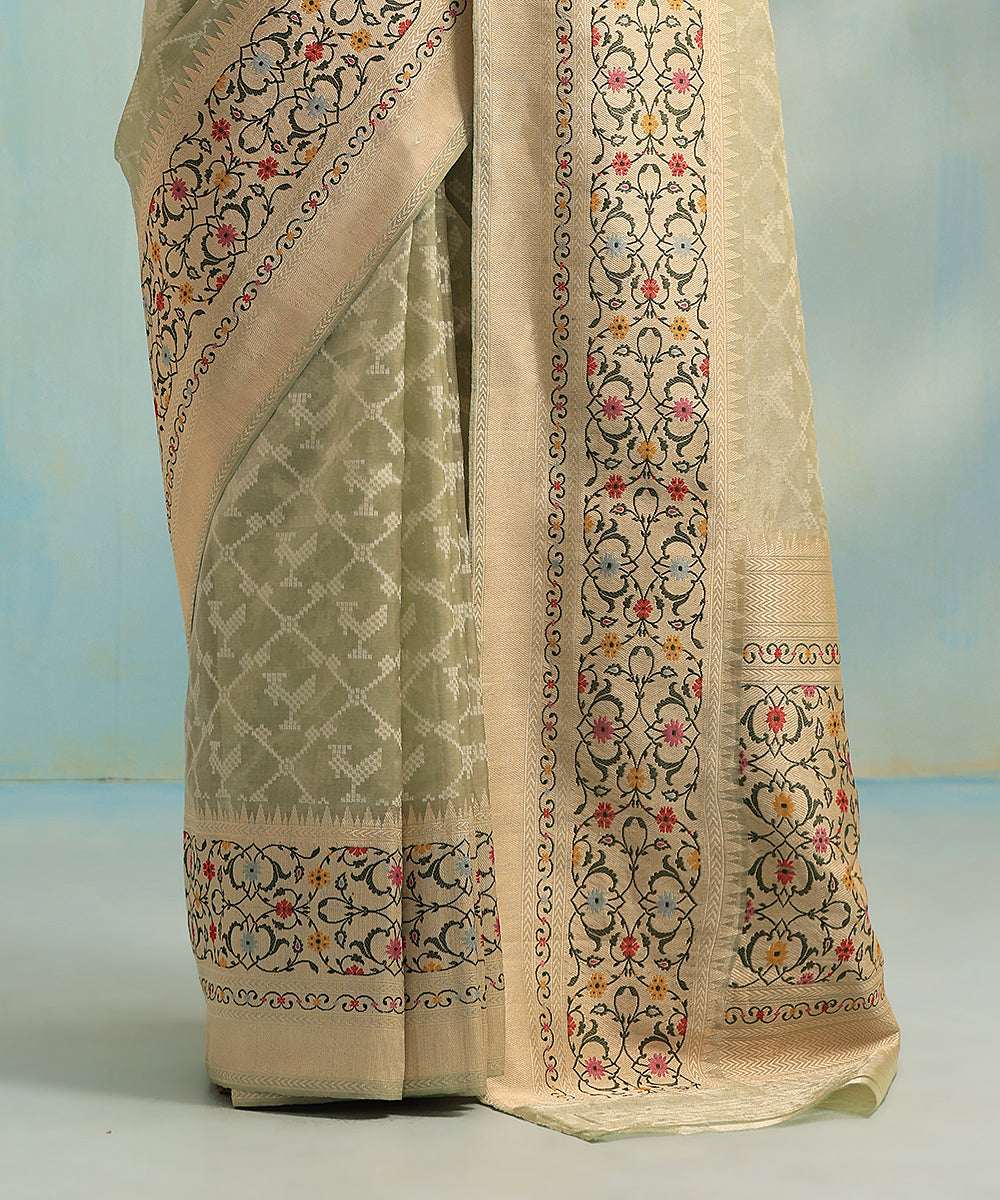 Light_Green_Handloom_Pure_Tissue_Silk_Patola_Banarasi_Saree_With_Meenakari_Border_WeaverStory_04