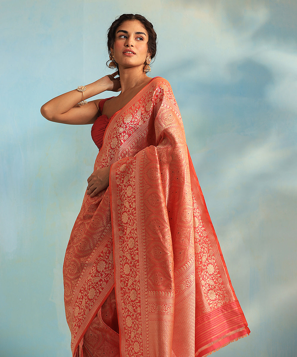 Pink_Dual_Tone_Handloom_Pure_Tissue_Silk_Banarasi_Saree_With_Dampaj_Weave_And_Kadhwa_Border_WeaverStory_01