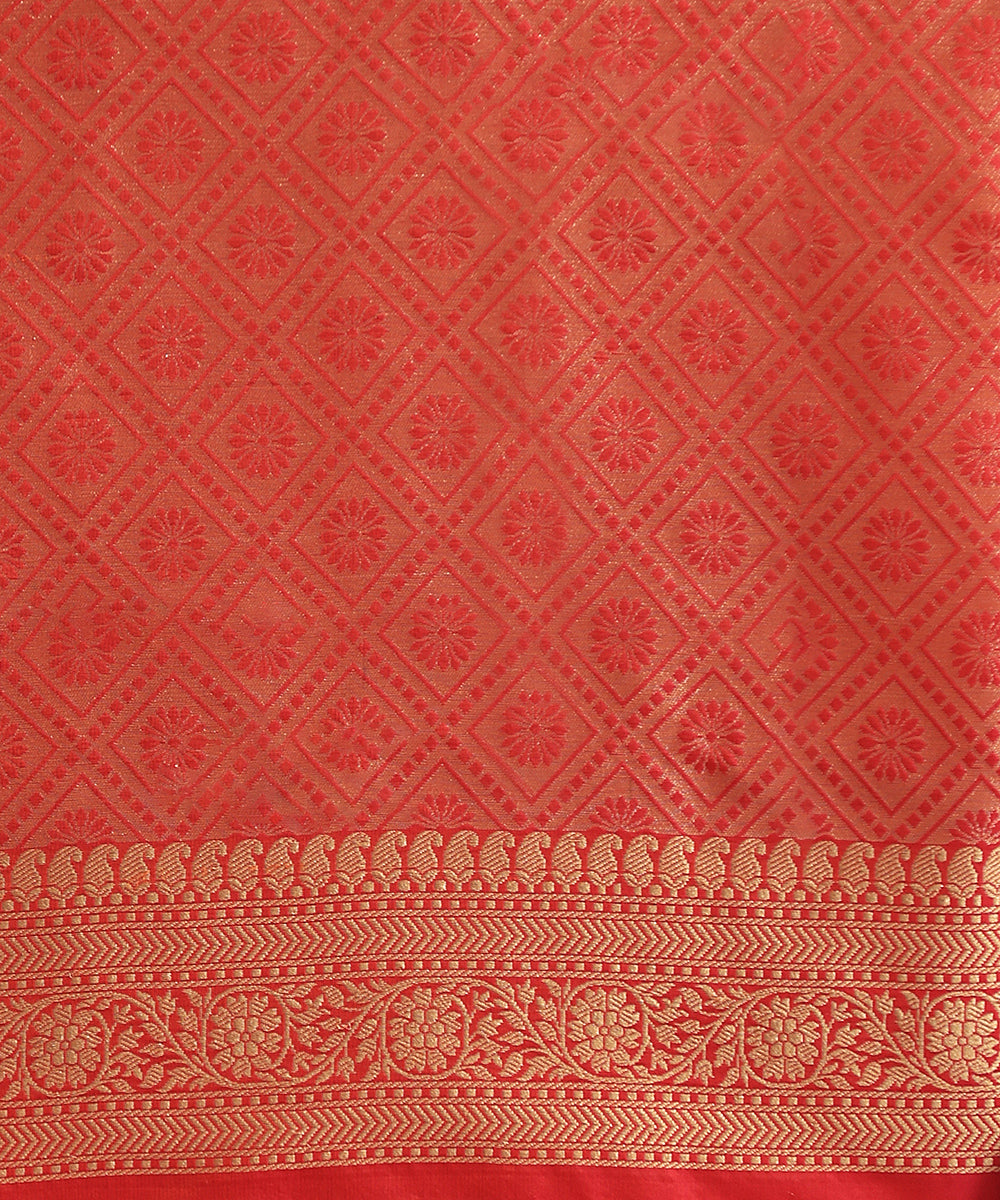 Pink_Dual_Tone_Handloom_Pure_Tissue_Silk_Banarasi_Saree_With_Dampaj_Weave_And_Kadhwa_Border_WeaverStory_05