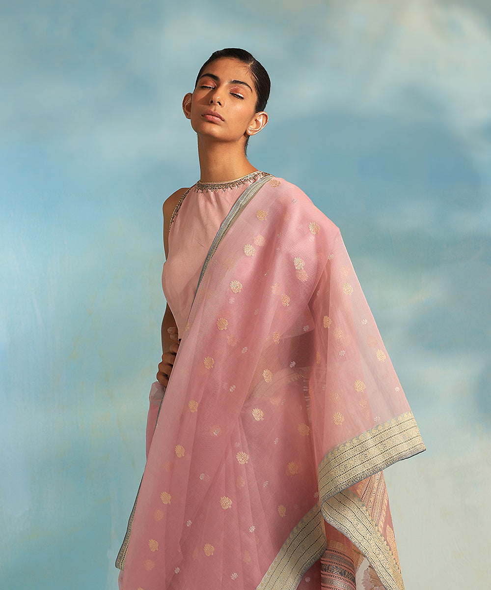 Handloom_Light_Pink_Pure_Kora_Silk_Banarasi_Saree_With_Kadhwa_Booti_And_Border_WeaverStory_01