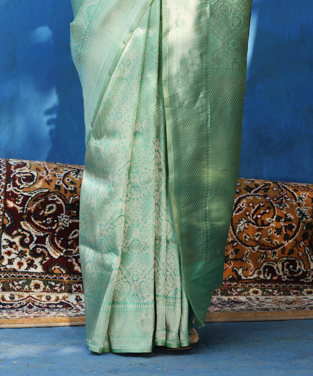 Handloom_Green_Pure_Katan_Silk_Kimkhab_Banarasi_Saree_With_Champagne_Gold_Zari_WeaverStory_04