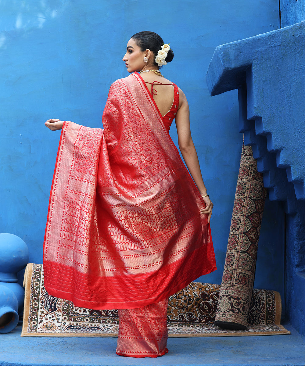 Red_Handloom_Pure_Katan_Silk_Kimkhab_Banarasi_Saree_With_Antique_Gold_Zari_WeaverStory_03