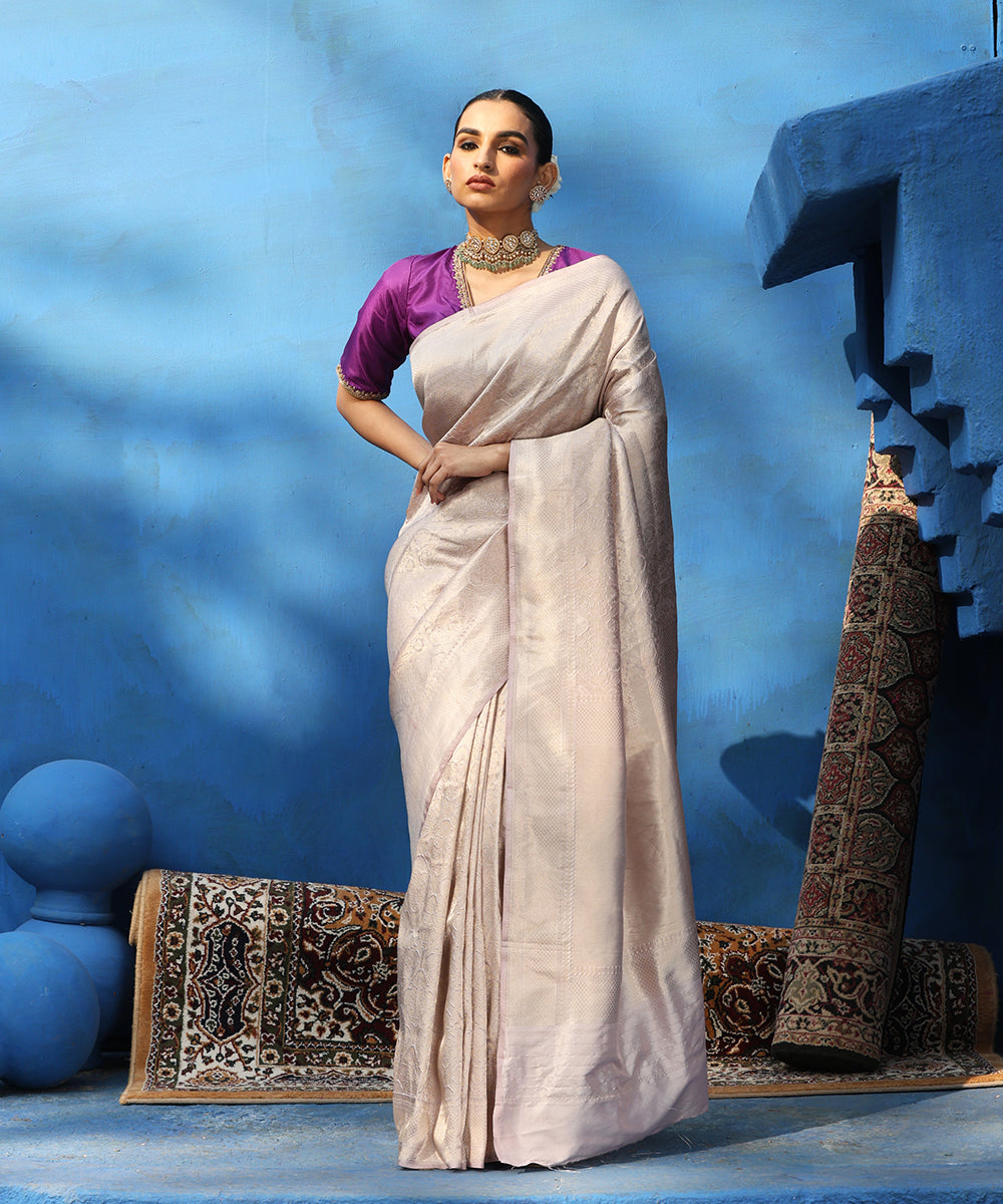 Soft_Lilac_Handloom_Pure_Katan_Silk_Kimkhab_Banarasi_Saree_With_Champagne_Gold_Zari_WeaverStory_02