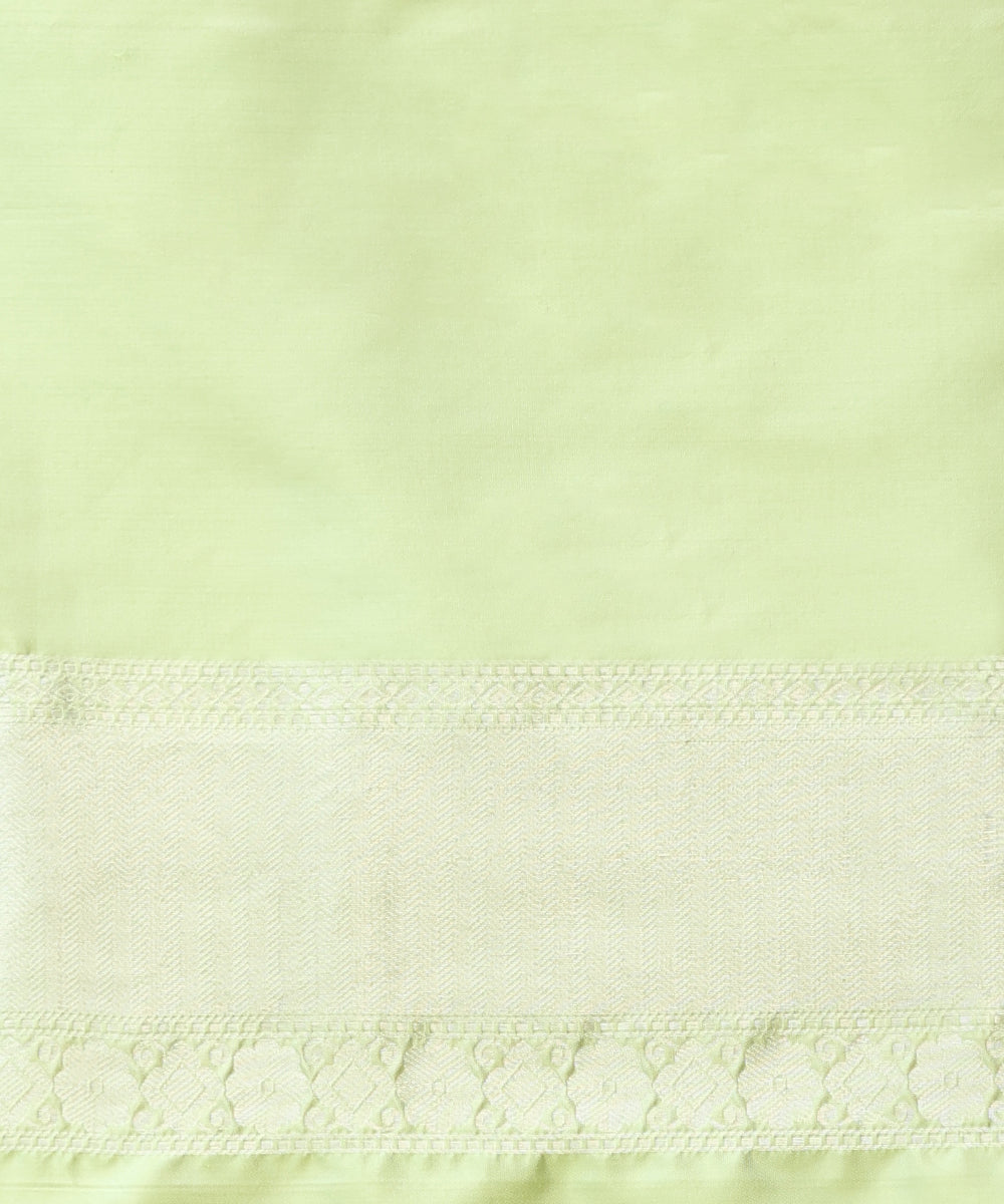 Handloom_Pistachio_Green_Pure_Katan_Silk_Kimkhab_Banarasi_Saree_With_Silver_Zari_WeaverStory_05