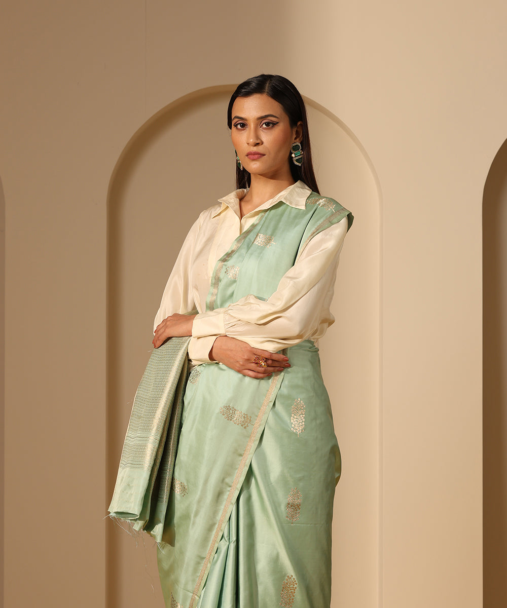 Handloom_Light_Green_Pure_Satin_Silk_Banarasi_Saree_With_Kadhwa_Boota_WeaverStory_01