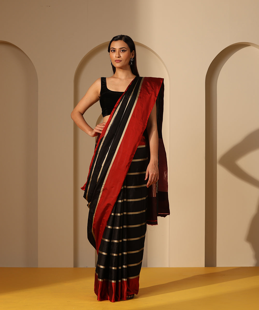 Black_Handloom_Pure_Mashroo_Silk_Banarasi_Saree_With_Horizontal_Stripes_And_Red_Border_WeaverStory_02