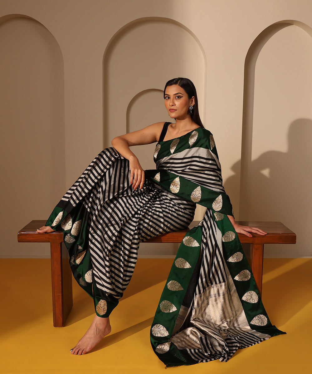 Handloom_Black_Mashroo_Silk_Banarasi_Saree_With_Green_Kadhwa_Boota_Border_WeaverStory_01