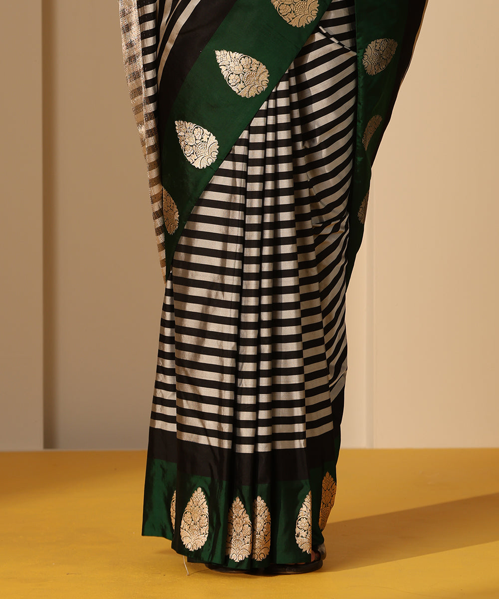 Handloom_Black_Mashroo_Silk_Banarasi_Saree_With_Green_Kadhwa_Boota_Border_WeaverStory_04