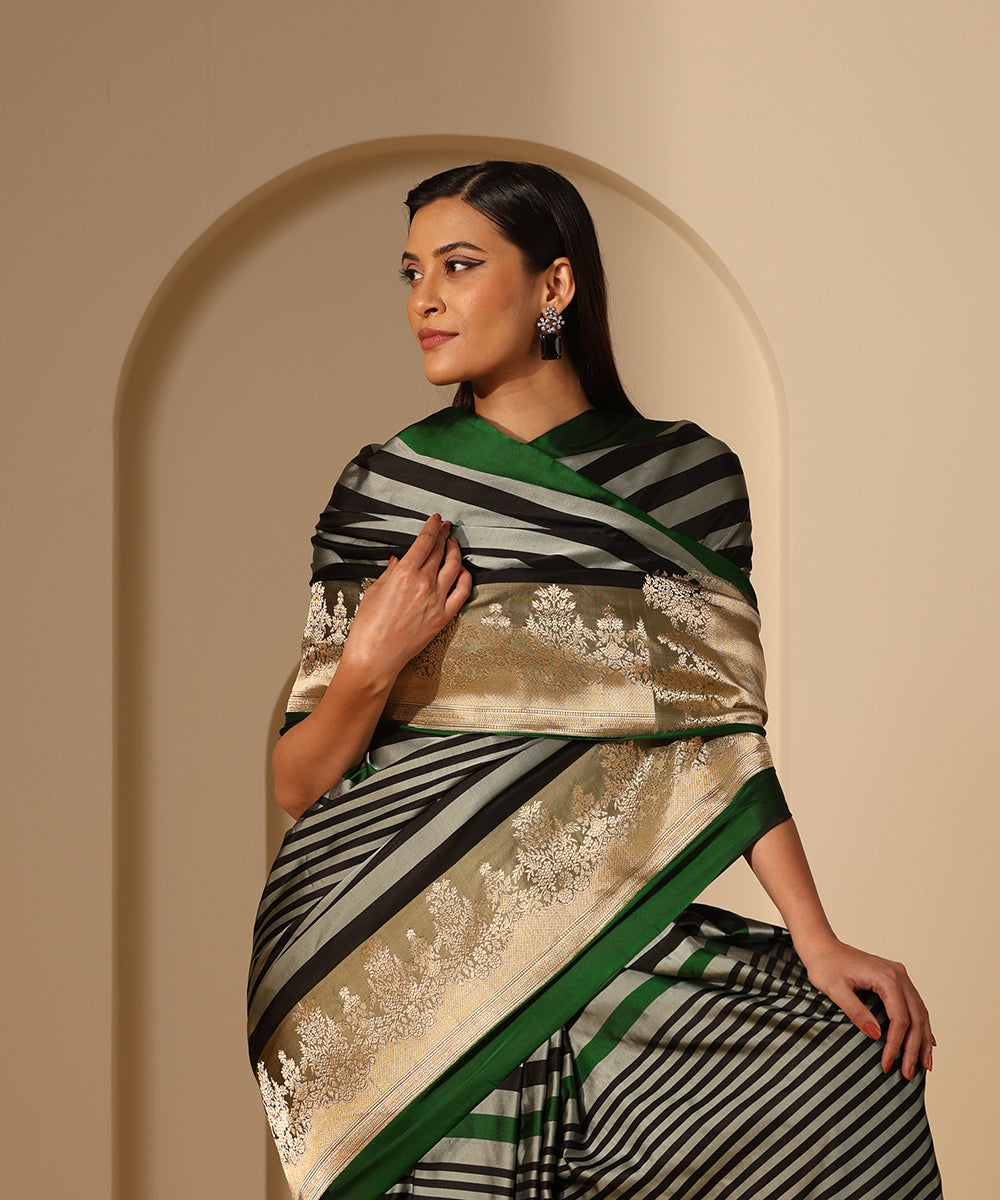 Grey_And_Green_Handloom_Pure_Mashroo_Silk_Banarasi_Saree_With_Green_And_Beige_Border_WeaverStory_01