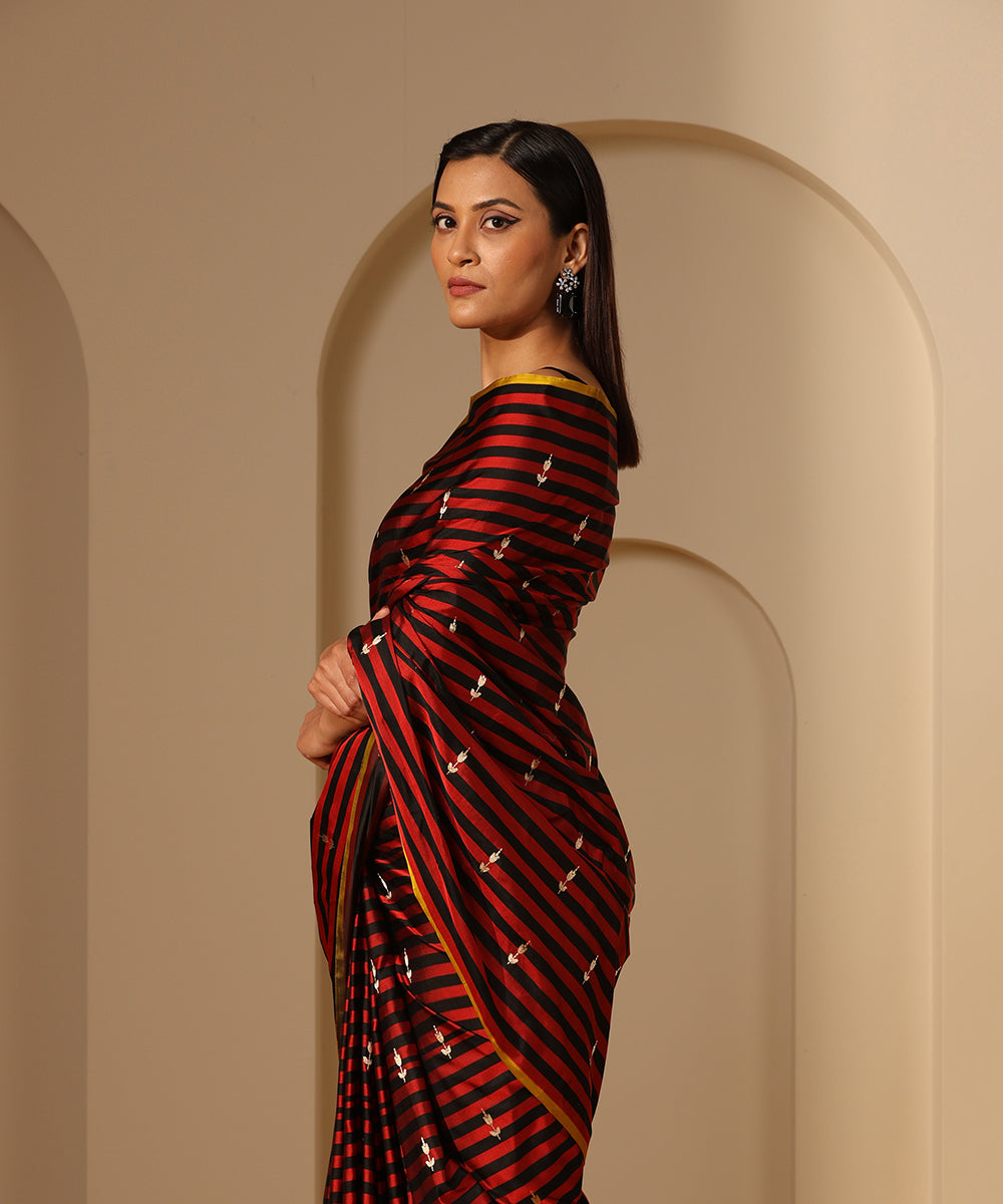 Handloom_Red_And_Black_Horizontal_Striped_Mashroo_Silk_Banarasi_Saree_With_Kadhwa_Boota_WeaverStory_01