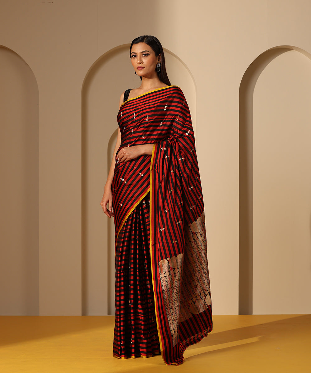 Handloom_Red_And_Black_Horizontal_Striped_Mashroo_Silk_Banarasi_Saree_With_Kadhwa_Boota_WeaverStory_02