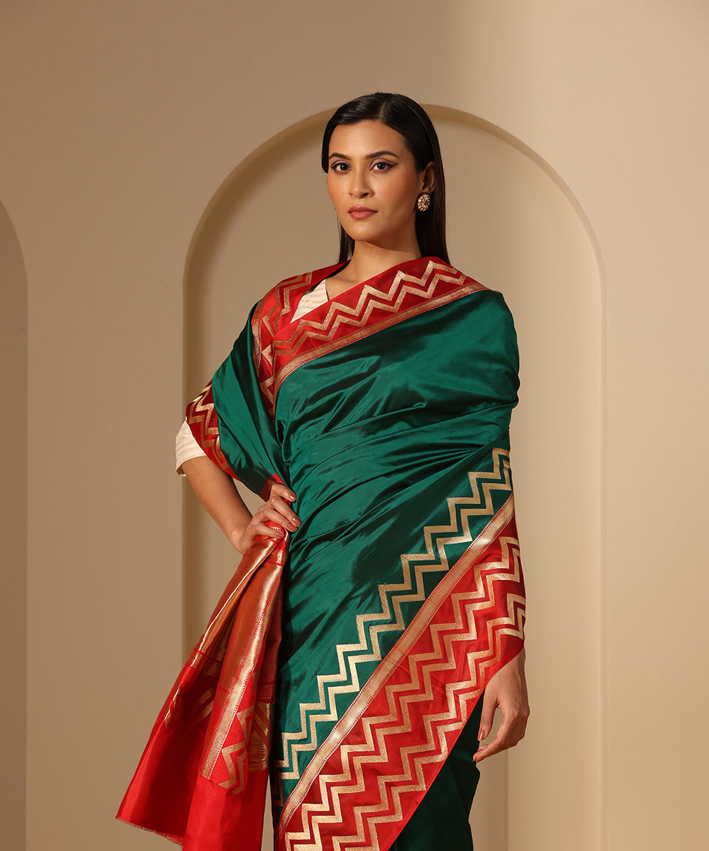 Green_Handloom_Pure_Katan_Silk_Banarasi_Saree_With_Red_Chevron_Border_WeaverStory_01