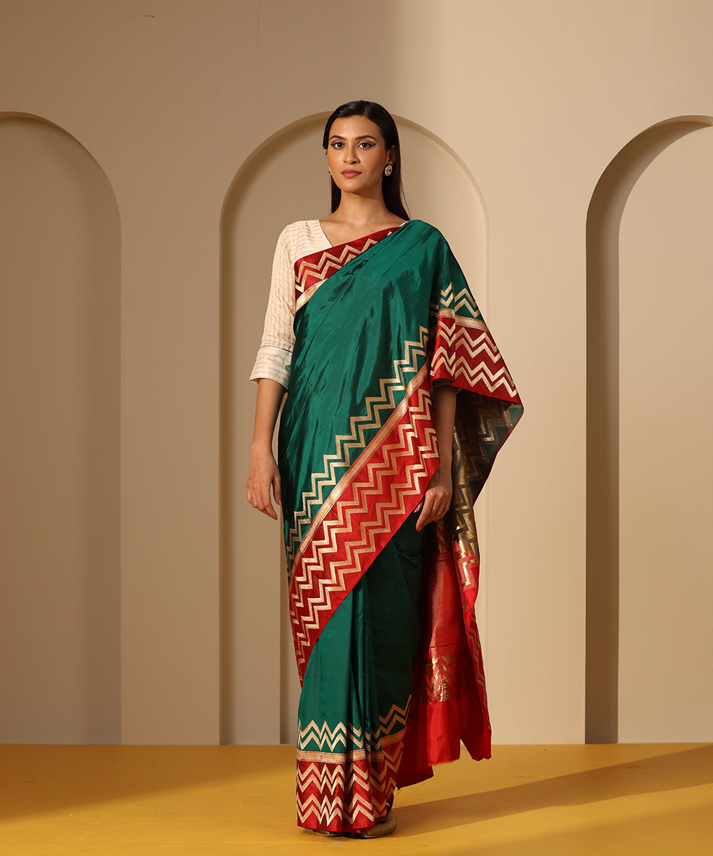 Green_Handloom_Pure_Katan_Silk_Banarasi_Saree_With_Red_Chevron_Border_WeaverStory_02