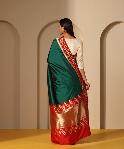 Green_Handloom_Pure_Katan_Silk_Banarasi_Saree_With_Red_Chevron_Border_WeaverStory_03