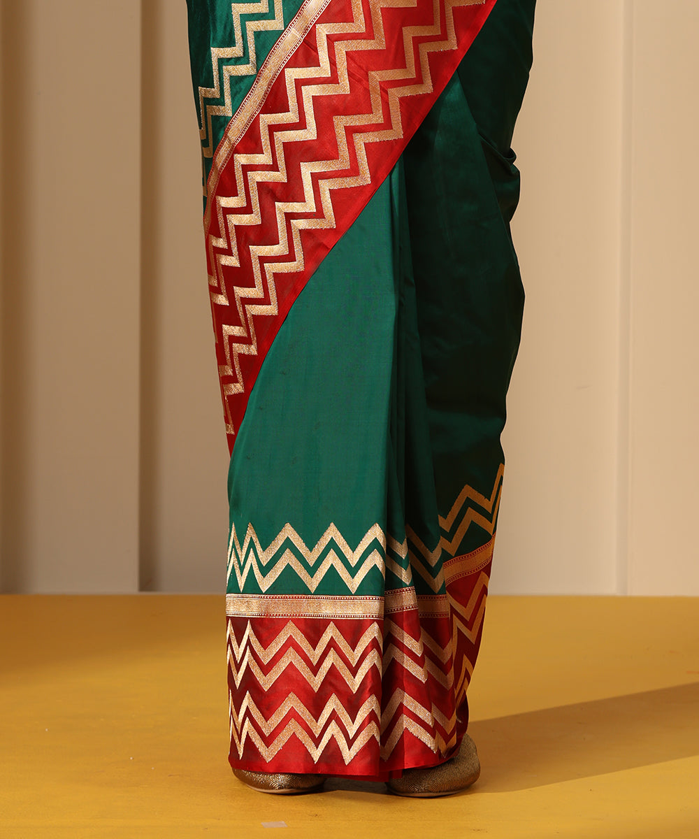 Green_Handloom_Pure_Katan_Silk_Banarasi_Saree_With_Red_Chevron_Border_WeaverStory_04