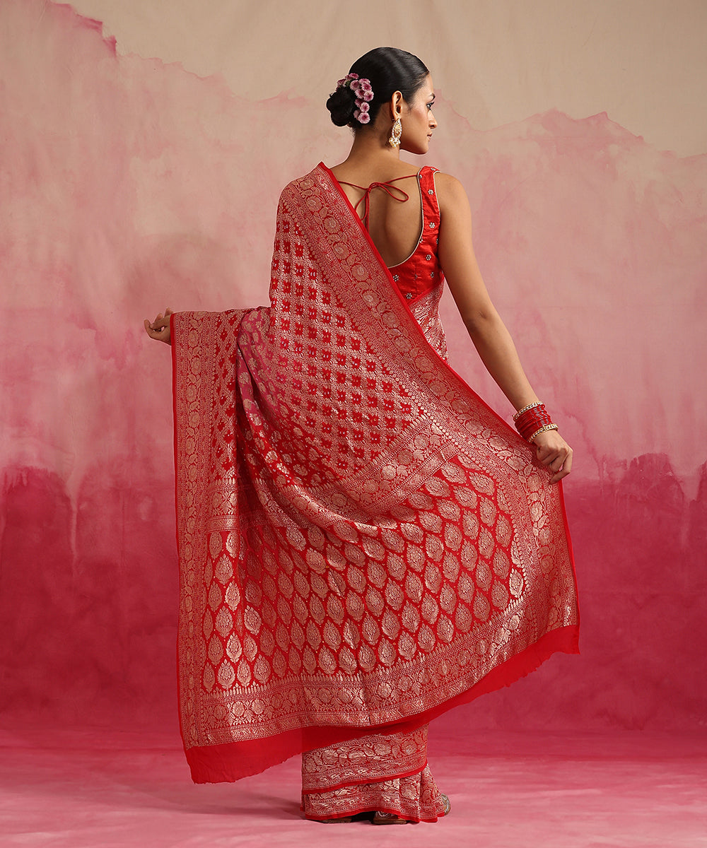 Handloom_Pink_And_Red_Ombre_Dyed_Pure_Georgette_Banarasi_Bandhej_Saree_WeaverStory_03