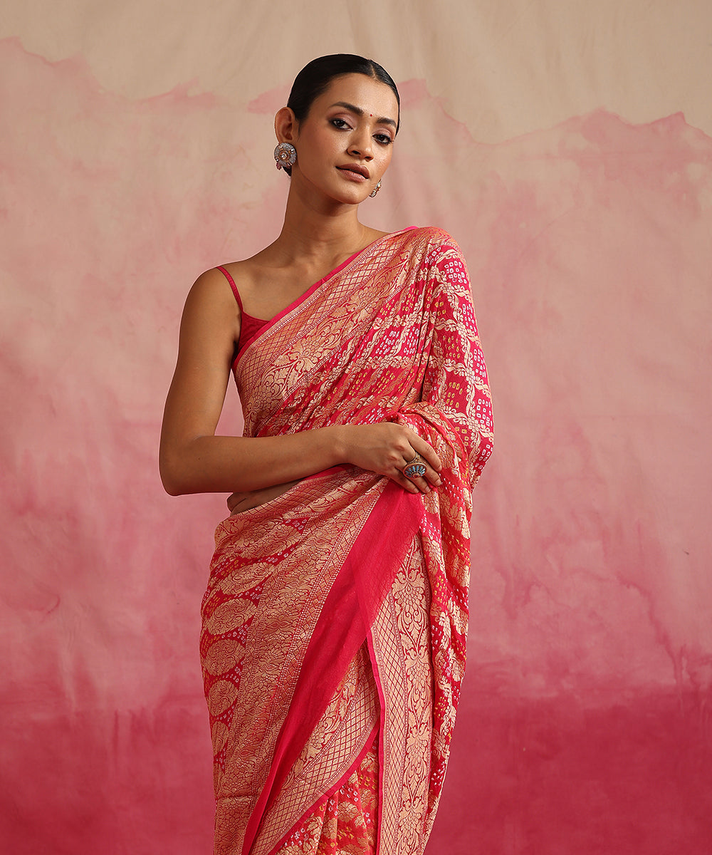 Handloom_Coral_Peach_And_Pink_Ombre_Dyed_Pure_Georgette_Banarasi_Bandhej_Saree_WeaverStory_01