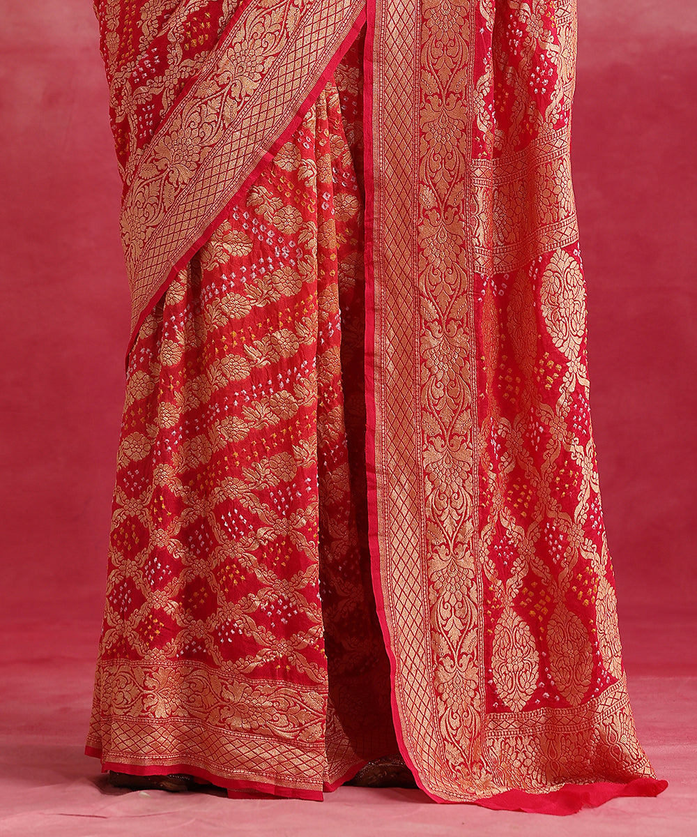 Handloom_Coral_Peach_And_Pink_Ombre_Dyed_Pure_Georgette_Banarasi_Bandhej_Saree_WeaverStory_04