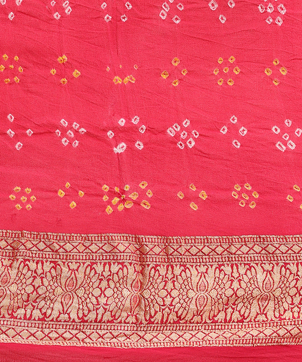 Handloom_Coral_Peach_And_Pink_Ombre_Dyed_Pure_Georgette_Banarasi_Bandhej_Saree_WeaverStory_05
