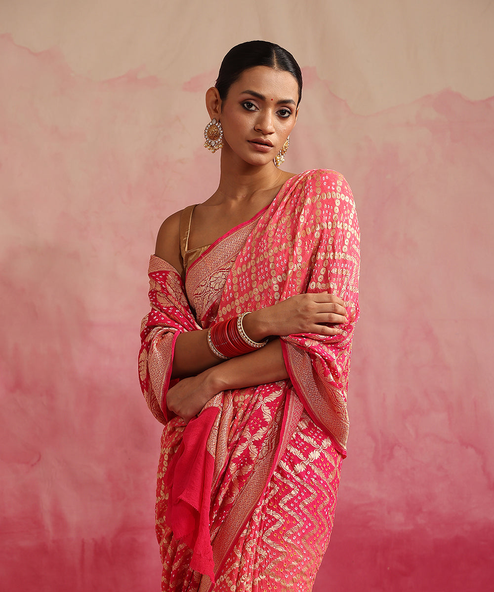 Pink_And_Coral_Peach_Handloom_Ombre_Dyed_Pure_Georgette_Banarasi_Bandhej_Saree_WeaverStory_01