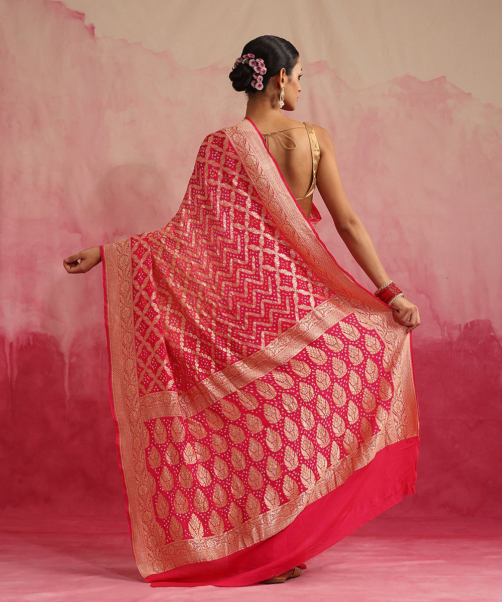 Pink_And_Coral_Peach_Handloom_Ombre_Dyed_Pure_Georgette_Banarasi_Bandhej_Saree_WeaverStory_03