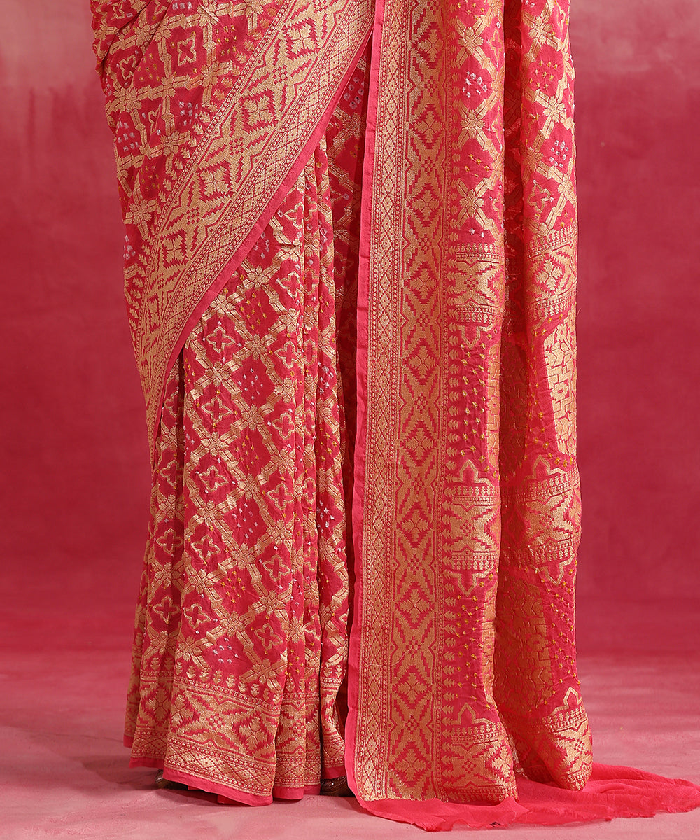 Pink_And_Coral_Peach_Handloom_Ombre_Dyed_Pure_Georgette_Banarasi_Bandhej_Saree_WeaverStory_05