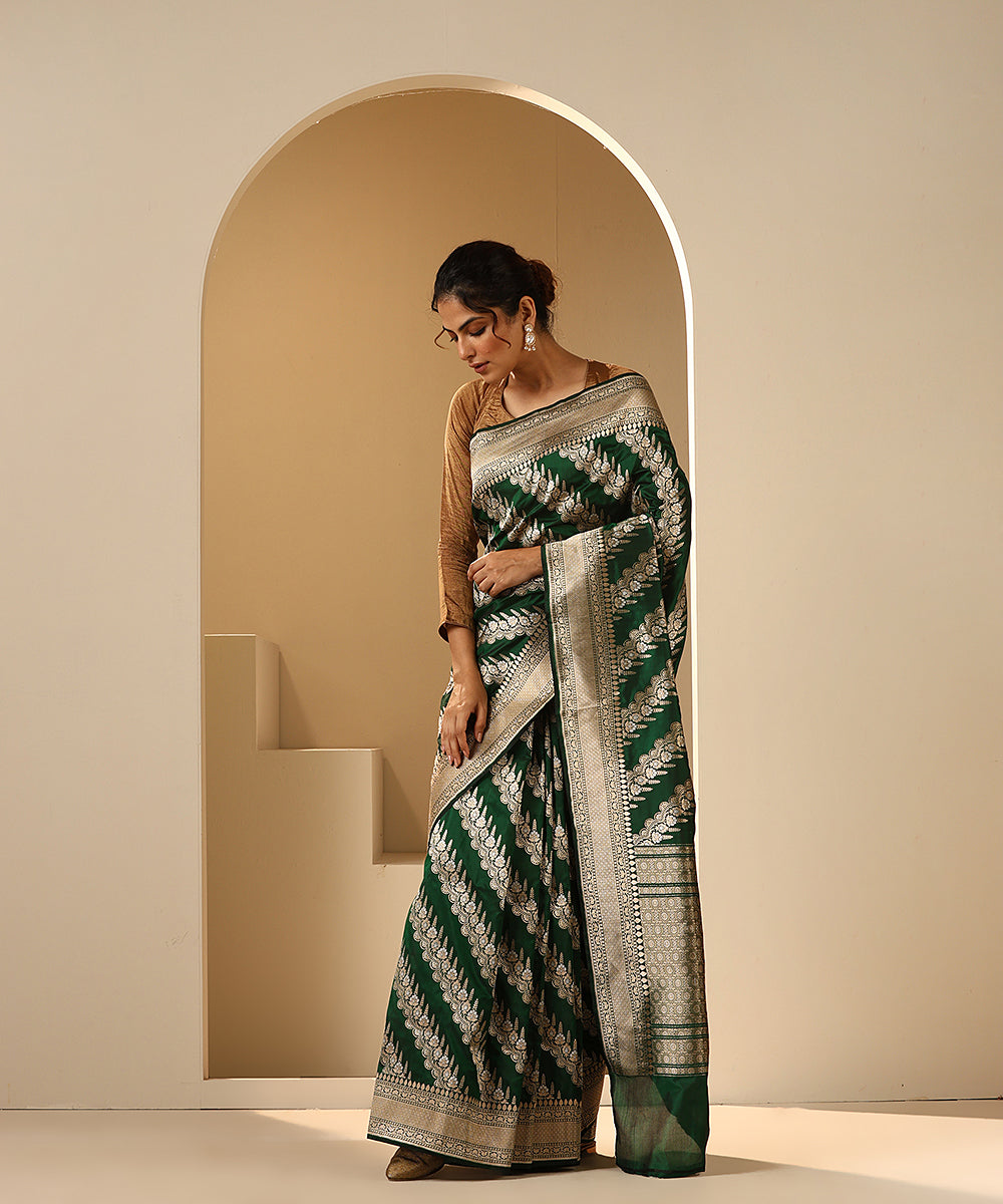 Handloom_Emerald_Green_Pure_Katan_Silk_Banarasi_Saree_With_Cutwork_Aada_Jaal_WeaverStory_02