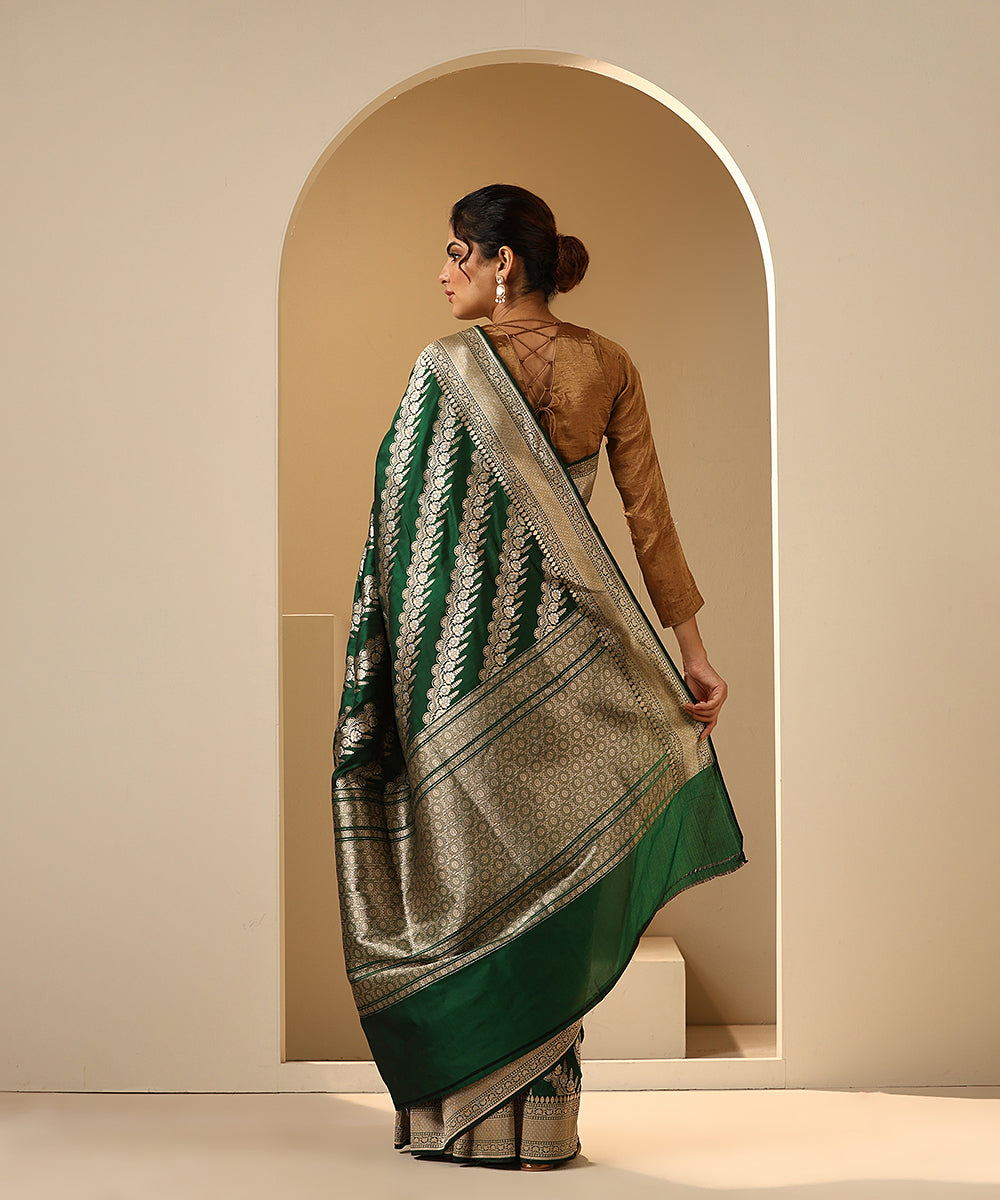 Handloom_Emerald_Green_Pure_Katan_Silk_Banarasi_Saree_With_Cutwork_Aada_Jaal_WeaverStory_03