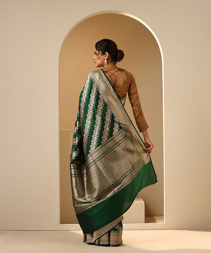 Handloom_Emerald_Green_Pure_Katan_Silk_Banarasi_Saree_With_Cutwork_Aada_Jaal_WeaverStory_03