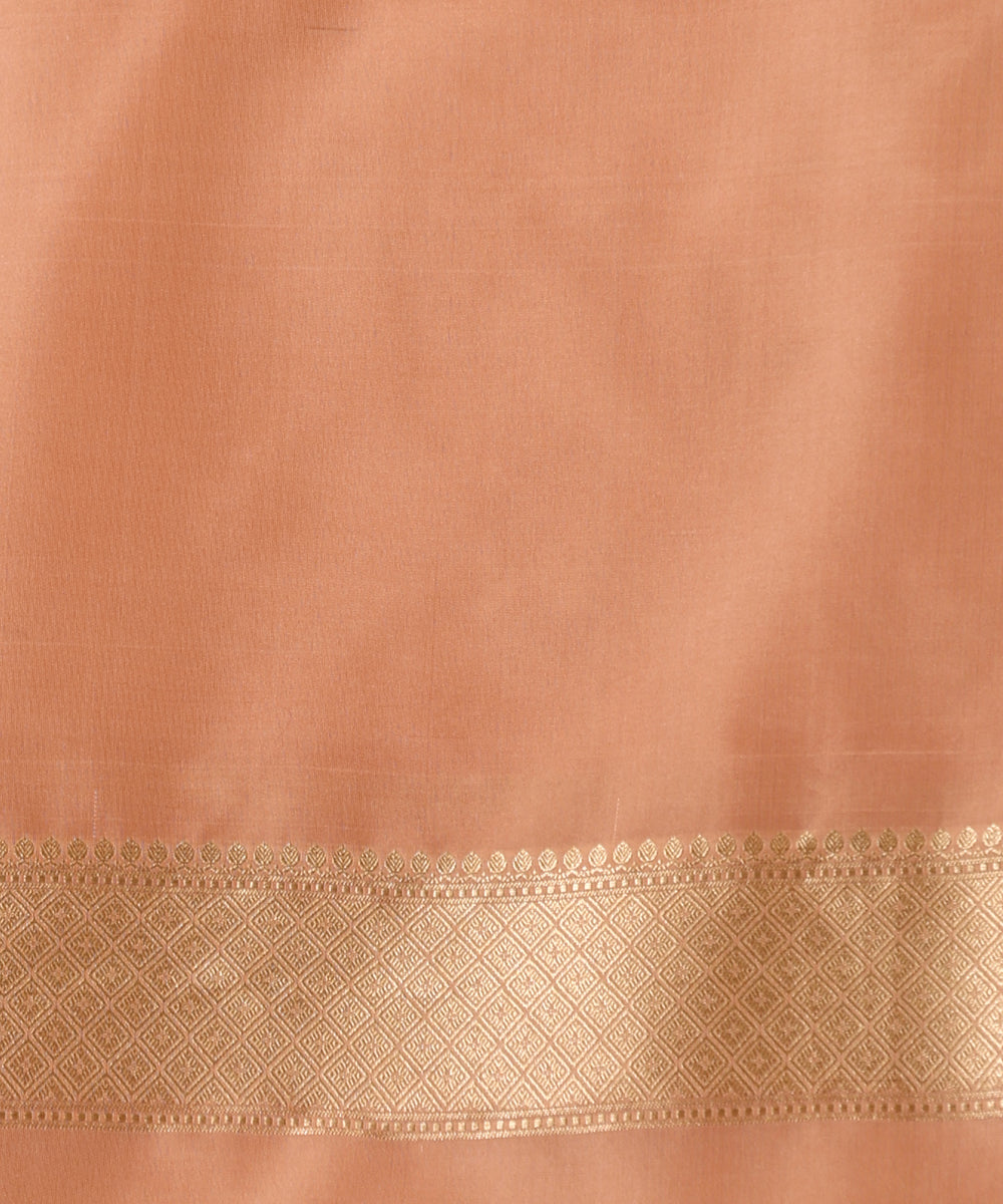 Peach_Handloom_Pure_Katan_Silk_Banarasi_Saree_With_Floral_Jaal_WeaverStory_05