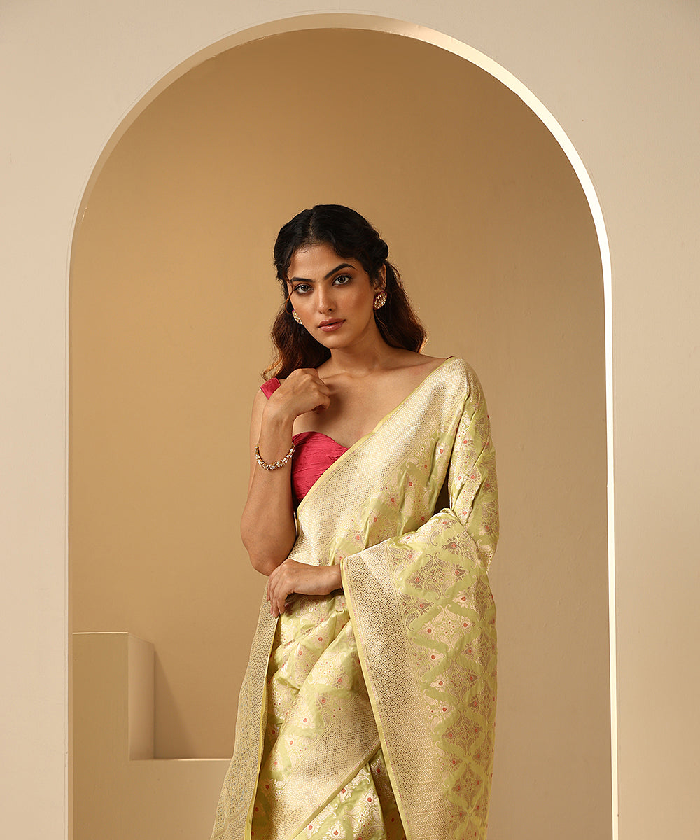 Handloom_Light_Lemon_Pure_Katan_Silk_Banarasi_Saree_With_Cutwork_Jaal_WeaverStory_01