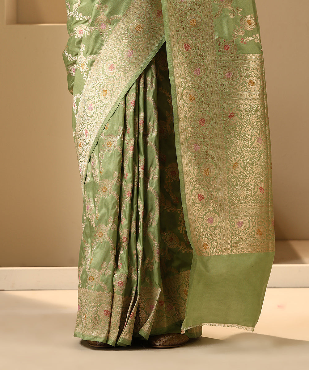 Handloom_Pista_Green_Pure_Katan_Silk_Banarasi_Saree_With_Cutwork_Floral_Jaal_WeaverStory_04