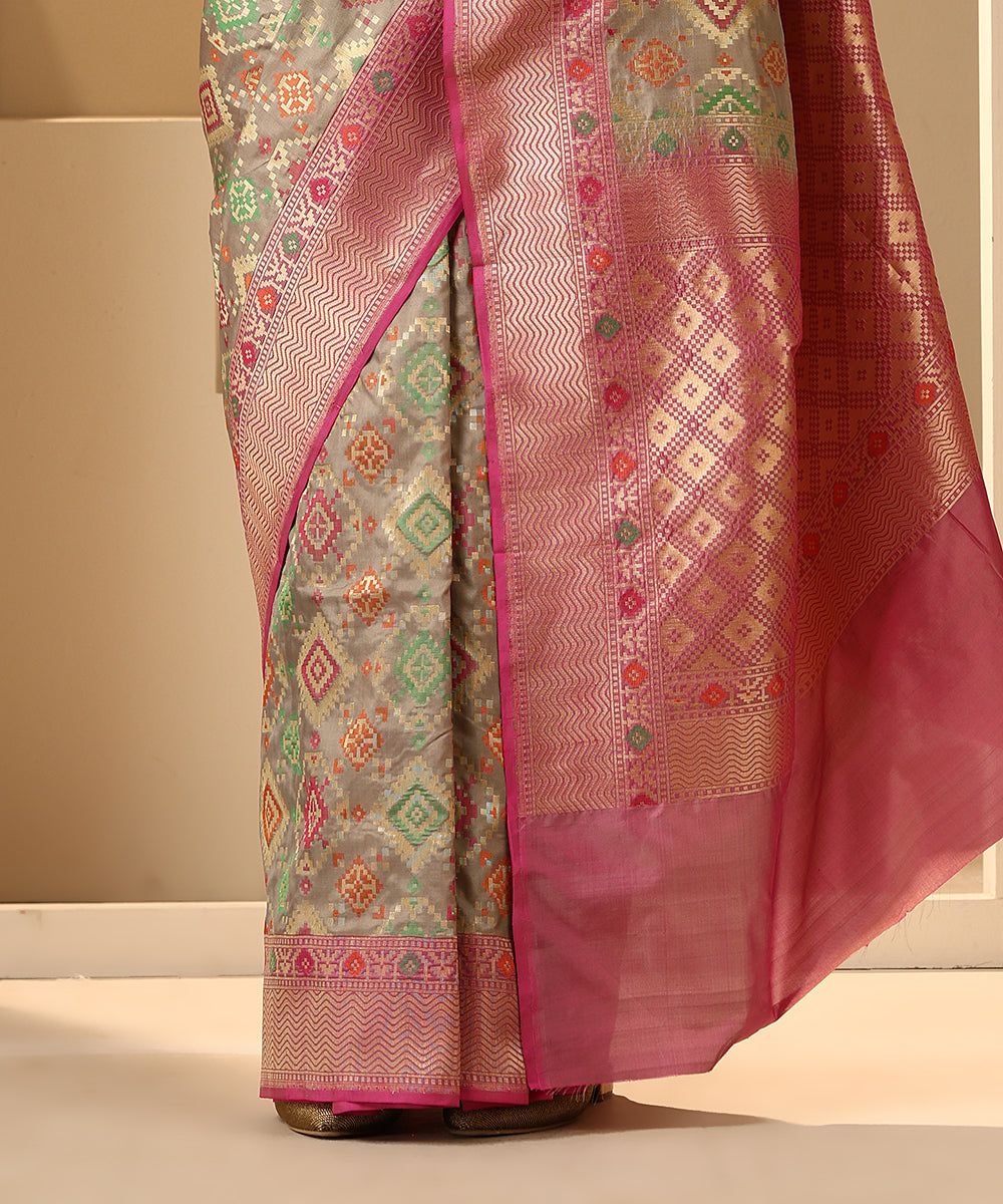 Grey_Handloom_Pure_Katan_Silk_Banarasi_Patola_Saree_With_Meenakari_And_Pink_Border_WeaverStory_04