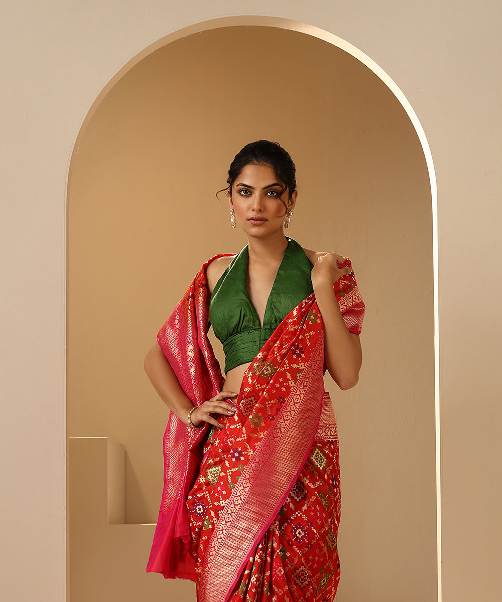 Red_Handloom_Pure_Katan_Silk_Banarasi_Patola_Saree_With_Pink_And_Gold_Border_WeaverStory_01