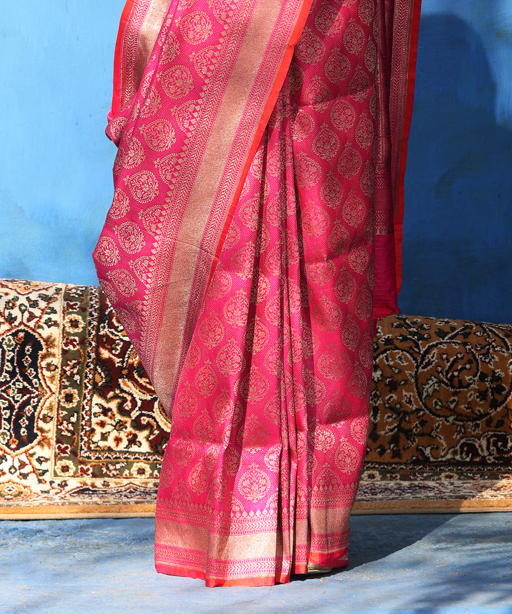 Handloom_Rani_Pink_Pure_Katan_Silk_Kimkhab_Banarasi_Saree_With_Peach_Selvedge_WeaverStory_04